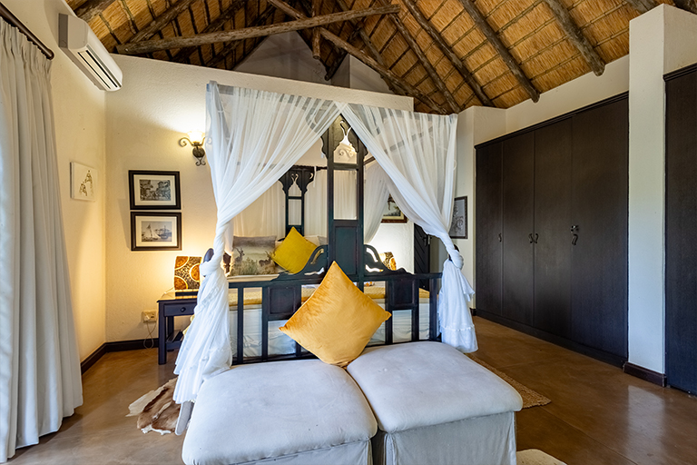 Ingwe cottage nestled in bush at Inkwazi Lodge, Royal Jozini Private Game Reserve, Lake Jozini, Eswatini